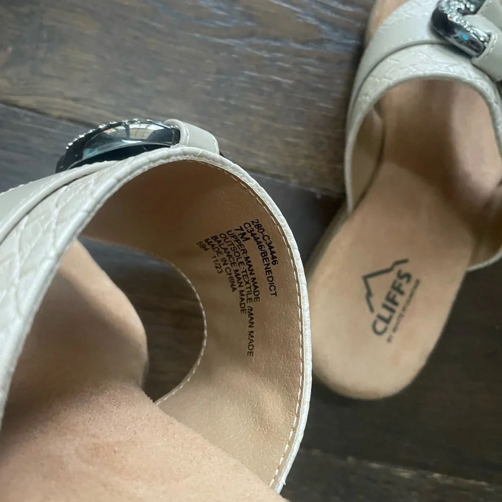 CLIFFS by White Mountain Benedict Mini‎ Wedge Woven Taupe Sandal